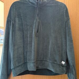 Vuori Green Half-Zip pullover